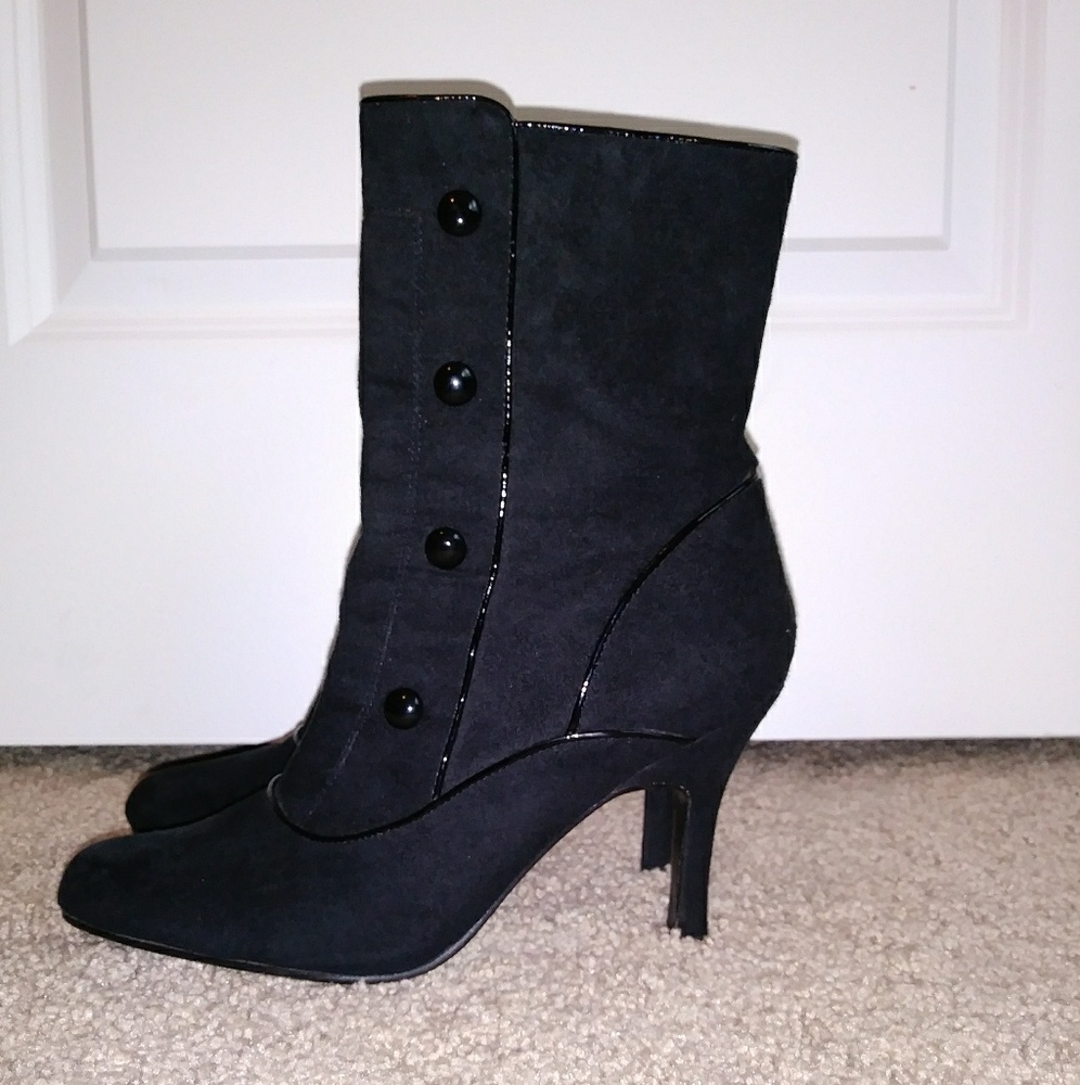 Vintage style black booties
